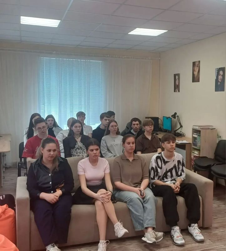 Сегодня в Молодежный центр им. Марии Пироговой прошло профориентационное мероприятие в рамках направления «ГосСтарт.Диалог» Сегодня в Молодежный центр им. Марии Пироговой прошло профориентационное мероприятие в рамках направления «ГосСтарт.Диалог»