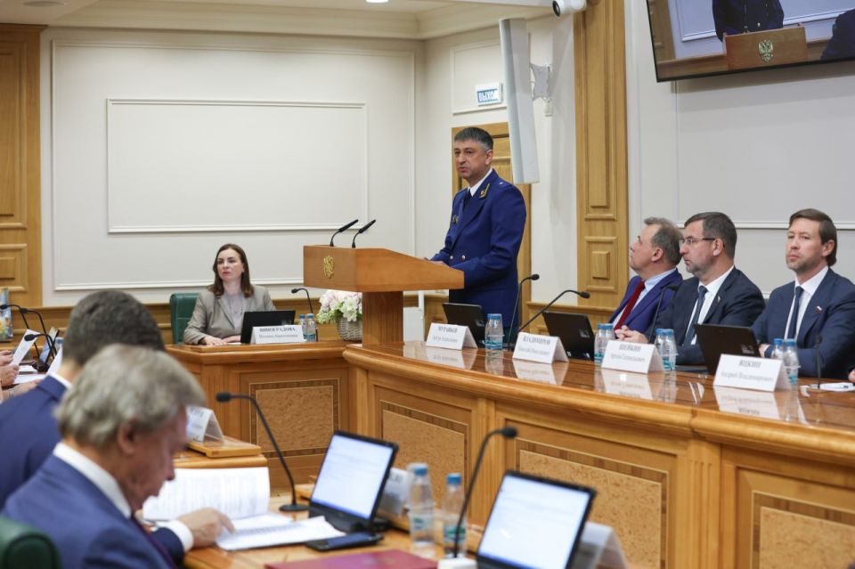 Александр Волошин: #Работа_в_СФ. Сегодня в Совете Федерации принял участие в совместном заседании комитетов по конституционному законодательству и государственному строительству, по обороне и безопасности, а также по... Александр Волошин: #Работа_в_СФ. Сегодня в Совете Федерации принял участие в совместном заседании комитетов по конституционному законодательству и государственному строительству, по обороне и безопасности, а также по...