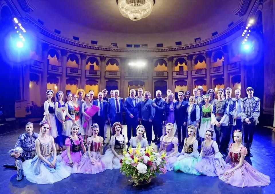 «Донбасс Опера» выступила в Сочи со спектаклем «Собор Парижской Богоматери» «Донбасс Опера» выступила в Сочи со спектаклем «Собор Парижской Богоматери»