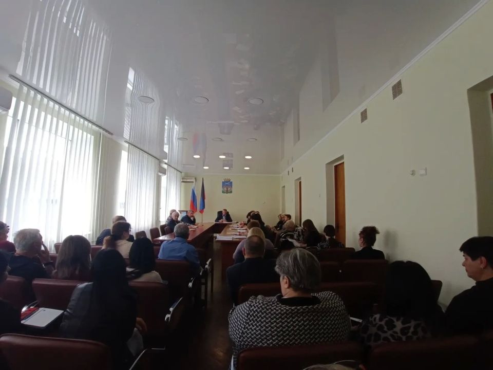 Сегодня провёл расширенное аппаратное совещание с начальниками отделов и структурных подразделений Администрации Володарского МО, руководителями предприятий, территориальных подразделений министерств и ведомств ДНР Сегодня провёл расширенное аппаратное совещание с начальниками отделов и структурных подразделений Администрации Володарского МО, руководителями предприятий, территориальных подразделений министерств и ведомств ДНР