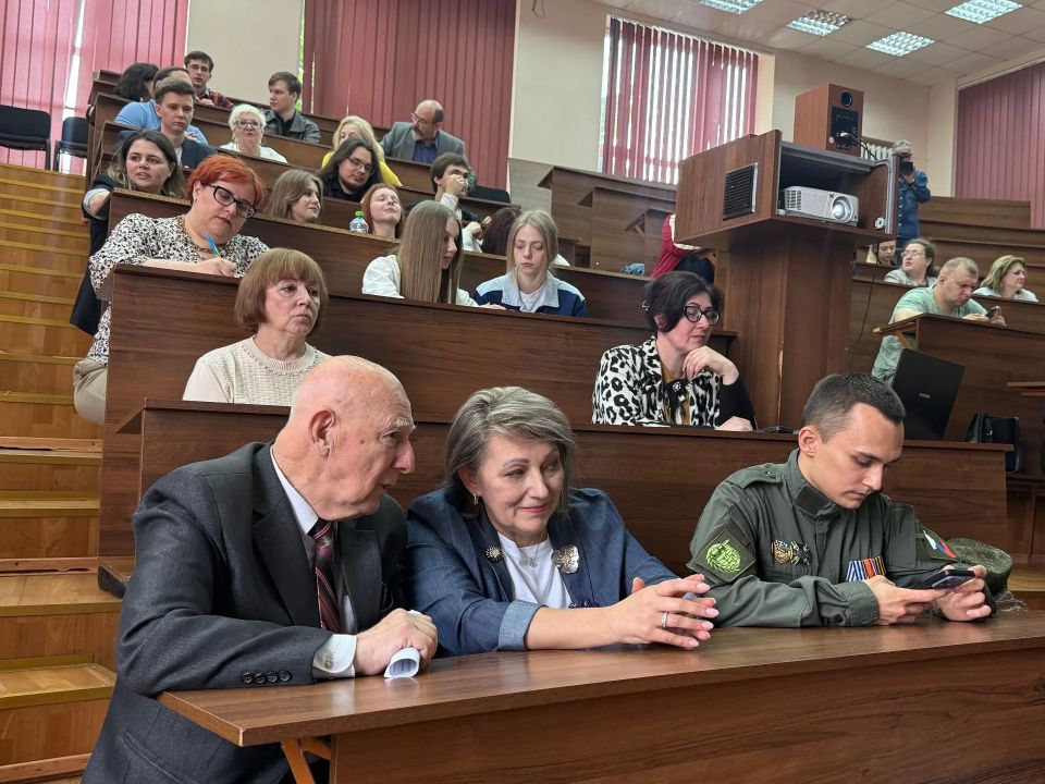 В ДонГУ презентовали первую в России книгу про студентов-участников СВО В ДонГУ презентовали первую в России книгу про студентов-участников СВО