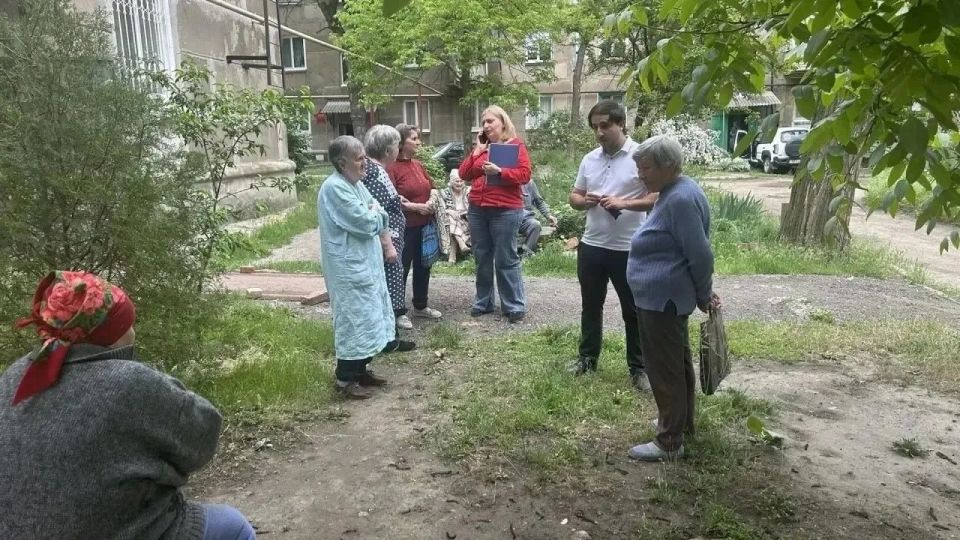Заместитель главы администрации Шахтерского муниципального округа провел встречу с жителями Ждановки