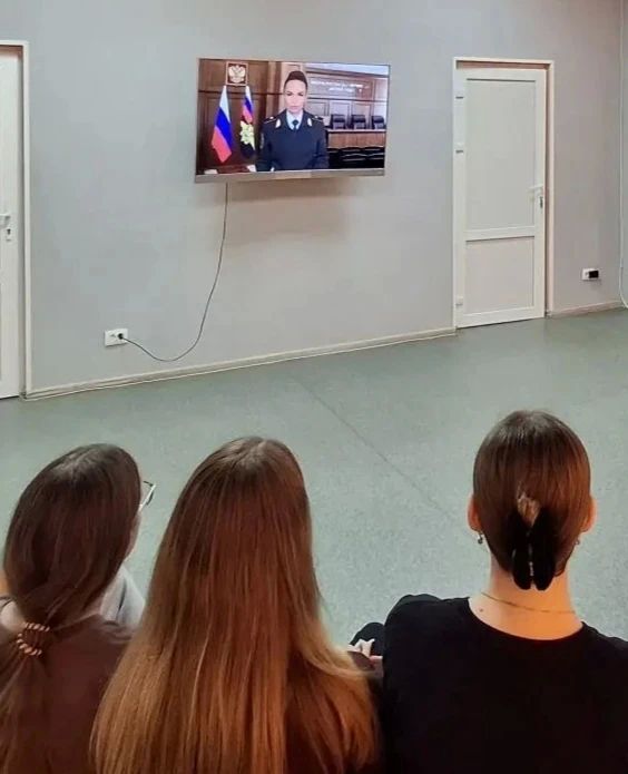 В молодежном отделе Светлодарского городского Дворца культуры состоялась беседа "Мы - патриоты своей Родины - России" В молодежном отделе Светлодарского городского Дворца культуры состоялась беседа "Мы - патриоты своей Родины - России"