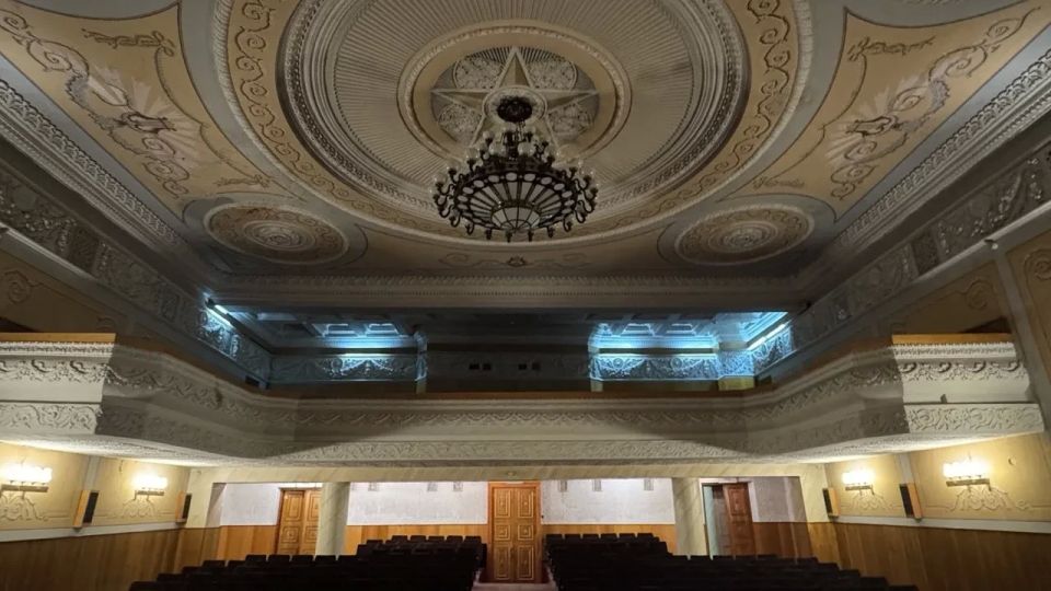 В ходе визита в Ясиноватую министра культуры Челябинской области Алексея Бетехтина посетили Дворец культуры машиностроителей, в котором в этом году начнутся ремонтно-восстановительные работы, рассчитанные на два этапа В ходе визита в Ясиноватую министра культуры Челябинской области Алексея Бетехтина посетили Дворец культуры машиностроителей, в котором в этом году начнутся ремонтно-восстановительные работы, рассчитанные на два этапа