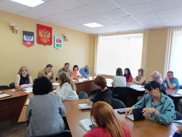 На еженедельном аппаратном совещании с начальниками управлений, отделов, секторов администрации округа и руководителями учреждений рассмотрели ряд вопросов