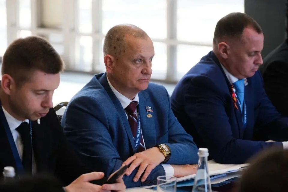 Дмитрий Огилец: Пленарное заседание состоялось в конференц зале Дмитрий Огилец: Пленарное заседание состоялось в конференц зале