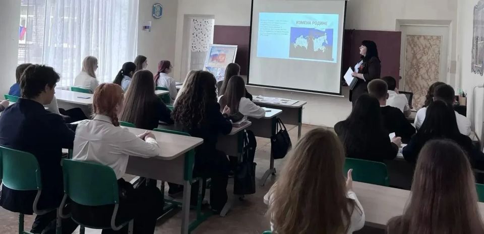 Классный час «Измена Родине — тягчайшее преступление» Классный час «Измена Родине — тягчайшее преступление»