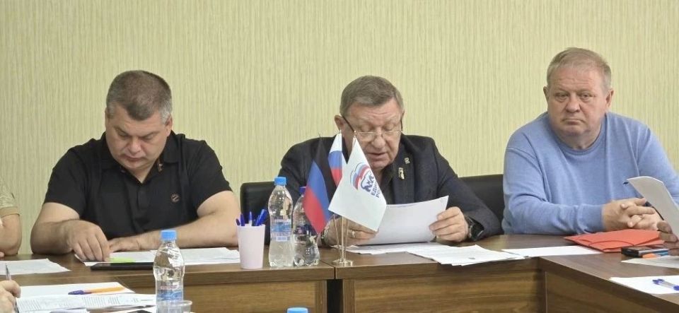 РАБОТА КОМИТЕТОВ. Сергей Скиданов провел заседание постоянного комитета по вопросам городского хозяйства и муниципальной собственности с участием председателя Донецкого городского совета Юрия Атаманова, руководителей... РАБОТА КОМИТЕТОВ. Сергей Скиданов провел заседание постоянного комитета по вопросам городского хозяйства и муниципальной собственности с участием председателя Донецкого городского совета Юрия Атаманова, руководителей...