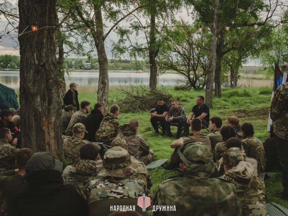 Этого очень долго ждали. В Донецкой Народной Республике прошли первые межрегиональные полевые сборы Народной Дружины «Регион 180», объединившие более 100 представителей молодежи ДНР, Запорожской области и представителей... Этого очень долго ждали. В Донецкой Народной Республике прошли первые межрегиональные полевые сборы Народной Дружины «Регион 180», объединившие более 100 представителей молодежи ДНР, Запорожской области и представителей...