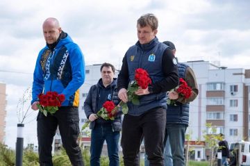 В Волновахе пуровчане почтили память Героя России Владимира Жоги