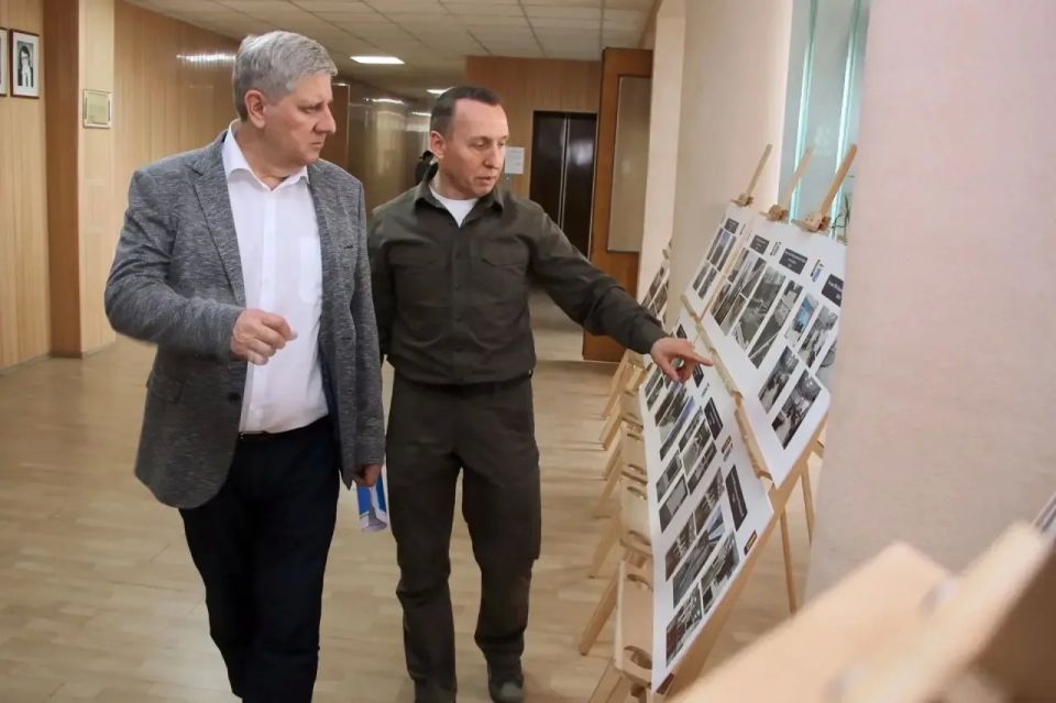 Вместе с губернатором Ленинградской области Александром Дрозденко проехали по Енакиево Вместе с губернатором Ленинградской области Александром Дрозденко проехали по Енакиево
