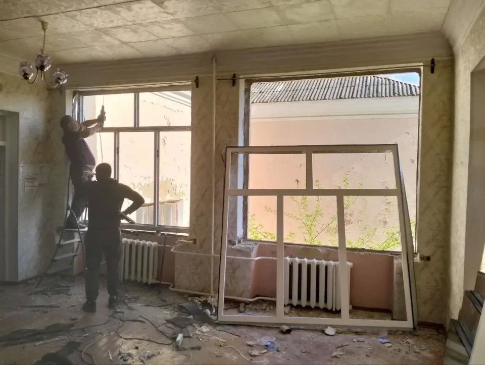 В детском саду № 6 Харцызска обновляют окна при поддержке Нижегородской области В детском саду № 6 Харцызска обновляют окна при поддержке Нижегородской области
