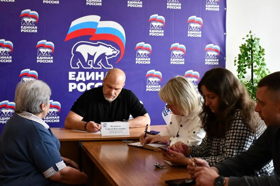 19 мая, в общественной приемной Всероссийской политической партии "Единой России" в г.Дебальцево состоялся личный прием граждан главы муниципального образования городского округа Дебальцево, секретаря местного отделения... 19 мая, в общественной приемной Всероссийской политической партии "Единой России" в г.Дебальцево состоялся личный прием граждан главы муниципального образования городского округа Дебальцево, секретаря местного отделения...