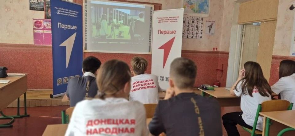 В ГБОУ Лицей "Олимп" в рамках проекта «Киноуроки в школах России и мира» состоялся показ короткометражного фильма «Мост» для активистов «Движения Первых»