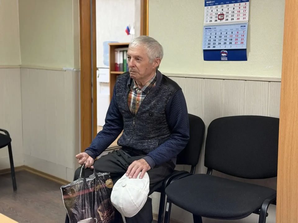 В общественной приёмной партии «Единая Россия» в городе Снежное прошёл приём граждан депутатом фракции партии «Единая Россия» Снежнянского городского совета Москаленко Михаилом Ивановичем