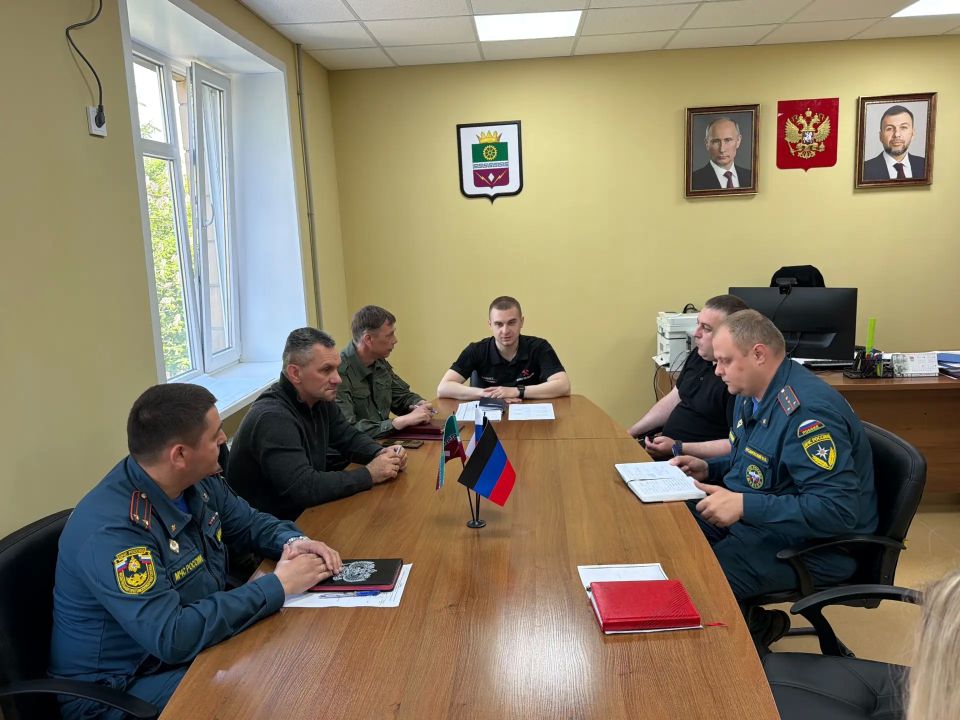 Провел встречу с руководителями силовых структур округа