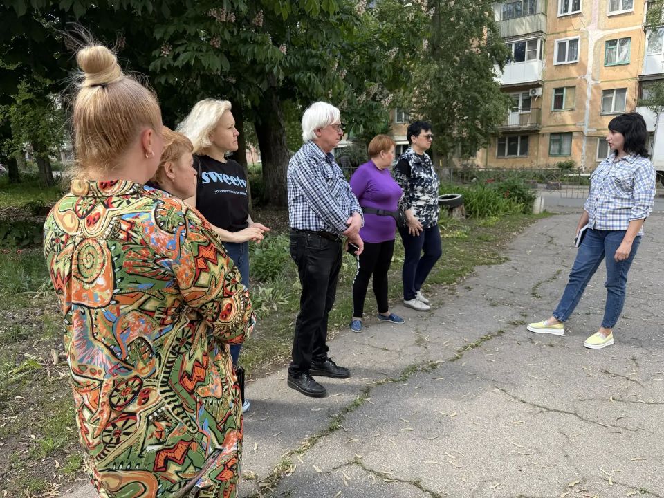 По поручению Главы Республики Дениса Пушилина, 20 мая, заместитель руководителя Управы Кировского внутригородского района Администрации городского округа Макеевка Донецкой Народной Республики Ирина Воронина провела встречу с... По поручению Главы Республики Дениса Пушилина, 20 мая, заместитель руководителя Управы Кировского внутригородского района Администрации городского округа Макеевка Донецкой Народной Республики Ирина Воронина провела встречу с...