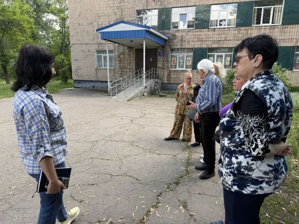 По поручению Главы Республики Дениса Пушилина, 20 мая, заместитель руководителя Управы Кировского внутригородского района Администрации городского округа Макеевка Донецкой Народной Республики Ирина Воронина провела встречу с... По поручению Главы Республики Дениса Пушилина, 20 мая, заместитель руководителя Управы Кировского внутригородского района Администрации городского округа Макеевка Донецкой Народной Республики Ирина Воронина провела встречу с...