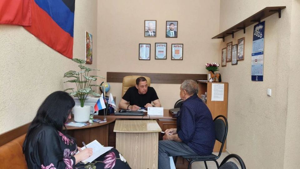 Константин Зинченко: На связи с гражданами. Провел прием граждан в Волновахском отделении общественной приемной Единой России совместно с представителями профильных управлений и отделов администрации Волновахского МО. 1 Ко... Константин Зинченко: На связи с гражданами. Провел прием граждан в Волновахском отделении общественной приемной Единой России совместно с представителями профильных управлений и отделов администрации Волновахского МО. 1 Ко...