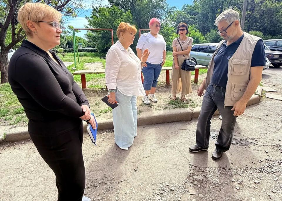Иван Адамец: Управляющий делами управы Куйбышевского района Марина Нечаева совместно с представителями Единого регионального фонда по обслуживанию МКД провела встречу с жителями дома № 6 по улице Церетели Иван Адамец: Управляющий делами управы Куйбышевского района Марина Нечаева совместно с представителями Единого регионального фонда по обслуживанию МКД провела встречу с жителями дома № 6 по улице Церетели