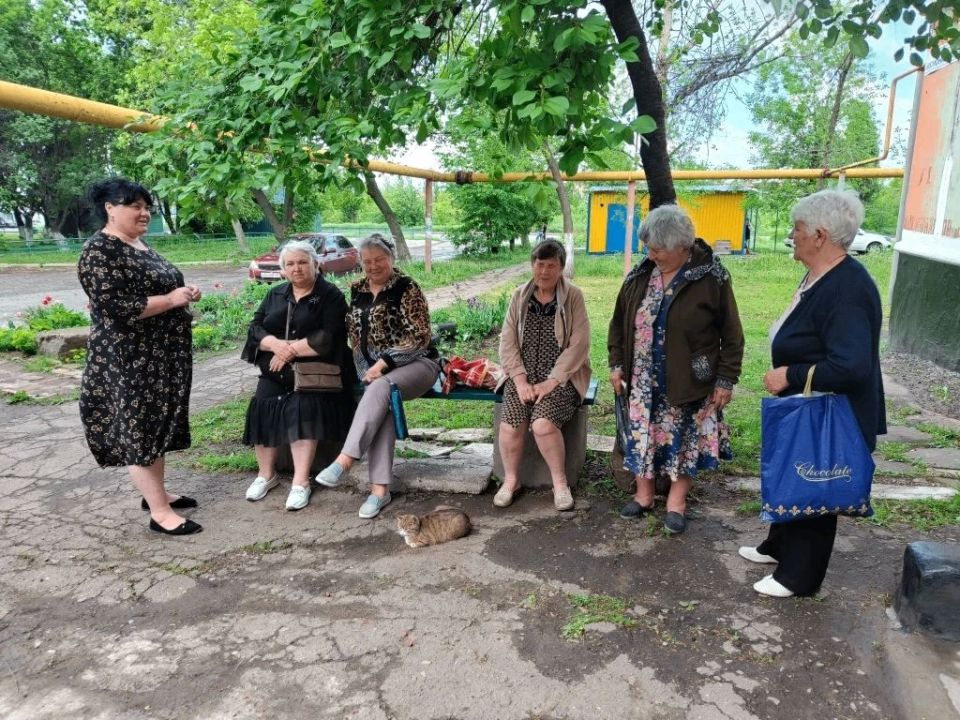 Общаемся с жителями. Журавлёва Татьяна Владимировна, депутат Снежнянского городского совета от партии ЛДПР, провела встречу по улице Космонавтов