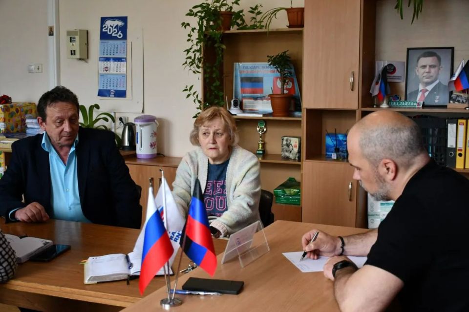 19 мая, в общественной приемной Всероссийской политической партии "Единой России" в г.Дебальцево состоялся личный прием граждан главы муниципального образования городского округа Дебальцево, секретаря местного отделения... 19 мая, в общественной приемной Всероссийской политической партии "Единой России" в г.Дебальцево состоялся личный прием граждан главы муниципального образования городского округа Дебальцево, секретаря местного отделения...