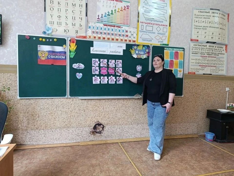 18 мая в стенах ГБОУ «Гимназия г.о. Торез» прошло очередное внеурочное занятие курса «Разговоры о важном», посвященное теме «Ценности, которые нас объединяют» 18 мая в стенах ГБОУ «Гимназия г.о. Торез» прошло очередное внеурочное занятие курса «Разговоры о важном», посвященное теме «Ценности, которые нас объединяют»