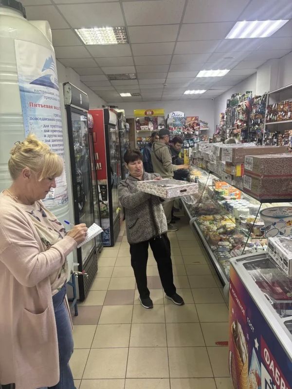 Наталья Бегуненко: В Петровском районе прошел плановый рейд Народного контроля по соблюдению правил торговли и санитарных норм Наталья Бегуненко: В Петровском районе прошел плановый рейд Народного контроля по соблюдению правил торговли и санитарных норм