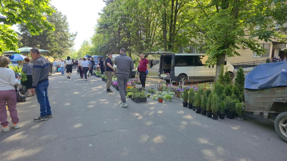 В поселке Старобешево прошла выездная торговая ярмарка В поселке Старобешево прошла выездная торговая ярмарка