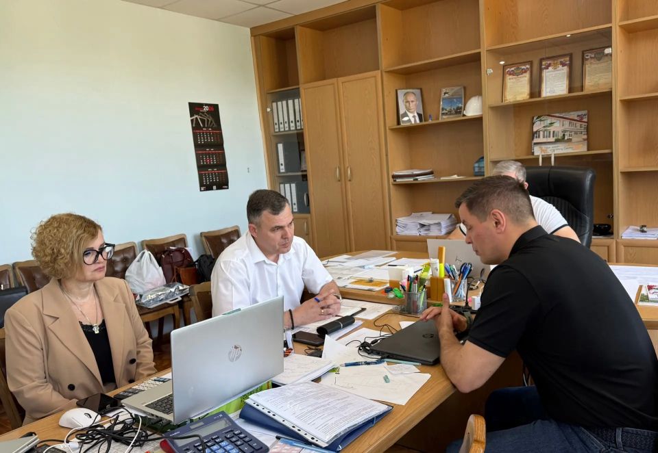 В Шахтерске встретился с представителями шеф-региона Сахалинской области