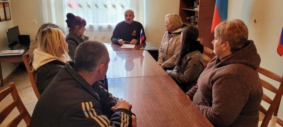 Провел встречу с населением