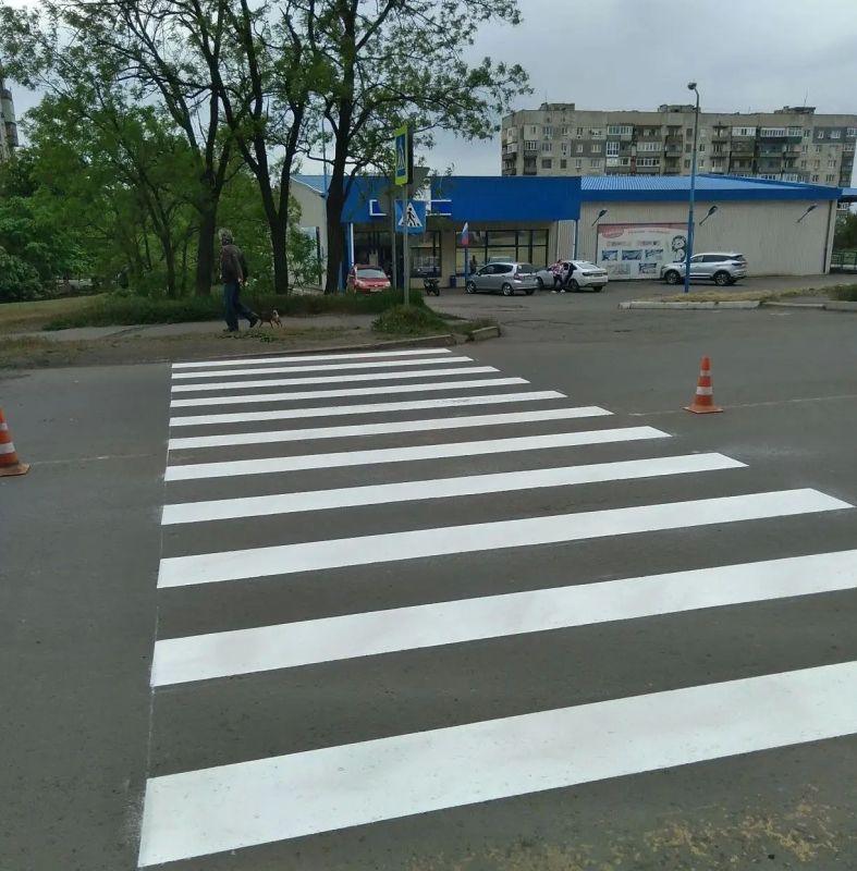 В Снежном продолжается обновление дорожной инфраструктуры