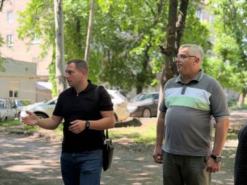 Сегодня, 20 мая, первый заместитель руководителя Управы Ворошиловского внутригородского района Евтеев Андрей совместно с депутатом Донецкого городского Совета Ткаченко Сергеем провели встречу с населением