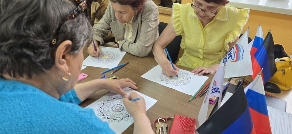 Маленькие добрые дела. Арт-терапия для старшего поколения Маленькие добрые дела. Арт-терапия для старшего поколения