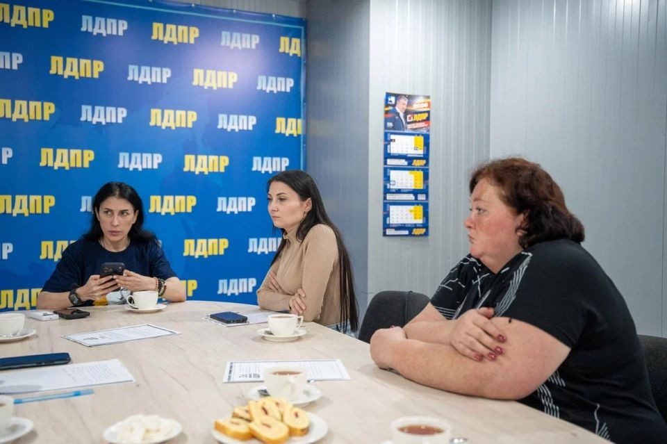 Андрей Крамар: От Докучаевска до Снежного, от Горловки до Мариуполя – изо дня в день неделя за неделей продолжаем работу Андрей Крамар: От Докучаевска до Снежного, от Горловки до Мариуполя – изо дня в день неделя за неделей продолжаем работу