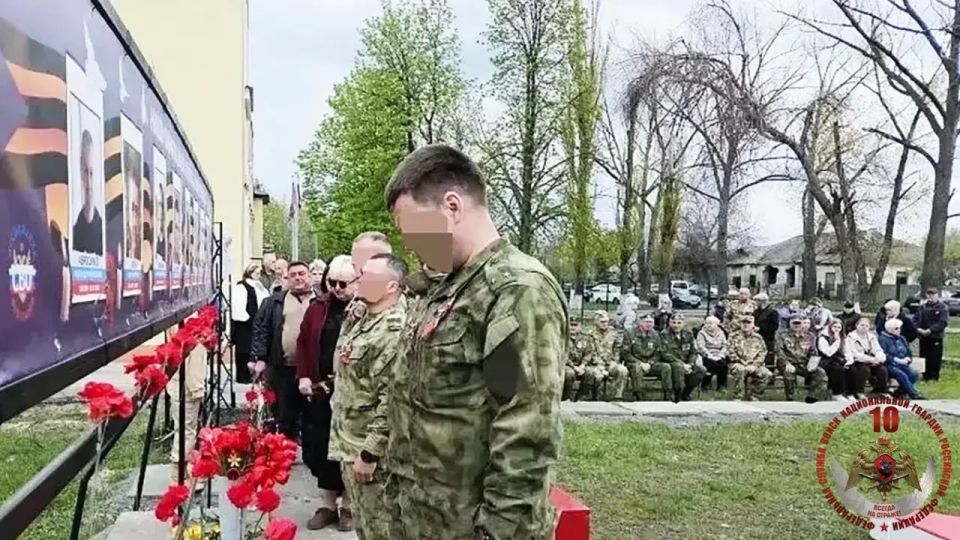 В городском округе Снежное Донецкой Народной Республики состоялось открытие музея под открытым небом, посвящённого памяти выпускников школы № 15, погибших при выполнении задач в ходе специальной военной операции В городском округе Снежное Донецкой Народной Республики состоялось открытие музея под открытым небом, посвящённого памяти выпускников школы № 15, погибших при выполнении задач в ходе специальной военной операции