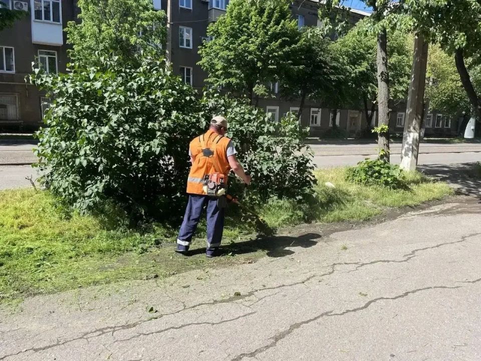 МУП «Простор» ежедневно выполняет все необходимые работы по содержанию городских улиц МУП «Простор» ежедневно выполняет все необходимые работы по содержанию городских улиц