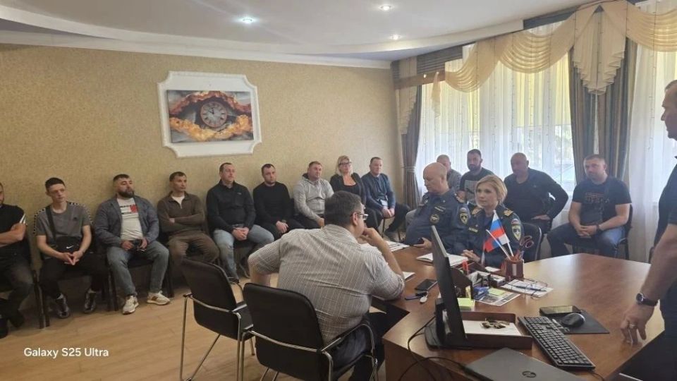 Первый заместитель Главы администрации Владимир Топузов совместно с заведующим Урзуфским территориальным сектором администрации Николаем Аджавенко и представителями Государственной инспекции по маломерным судам МЧС России...