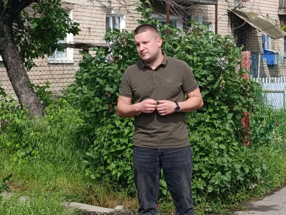 Замглавы администрации Снежного ответил на вопросы жителей улицы Терешковой
