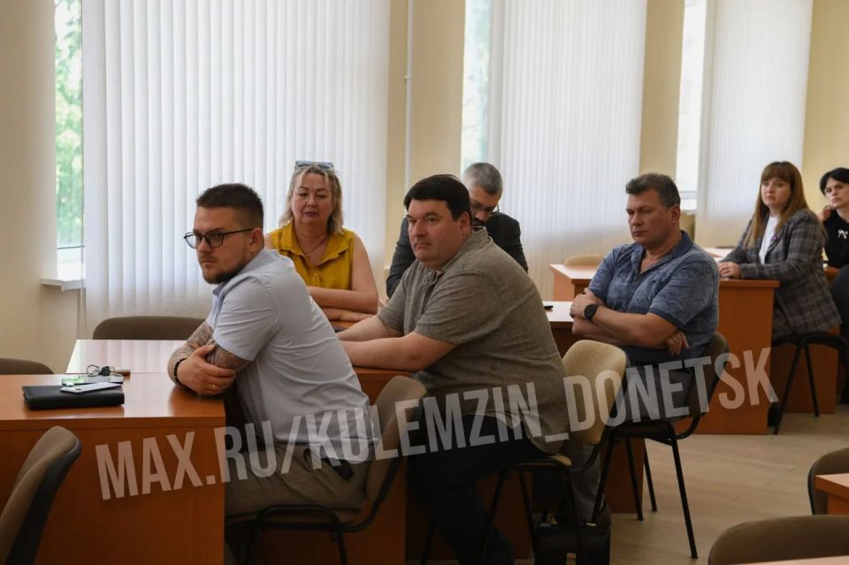 Алексей Кулемзин: Сегодня состоялось очередное заседание межведомственного штаба по вопросам охраны здоровья граждан в муниципальном образовании городского округа Донецк, созданного по поручению Главы ДНР Дениса Пушилина Алексей Кулемзин: Сегодня состоялось очередное заседание межведомственного штаба по вопросам охраны здоровья граждан в муниципальном образовании городского округа Донецк, созданного по поручению Главы ДНР Дениса Пушилина