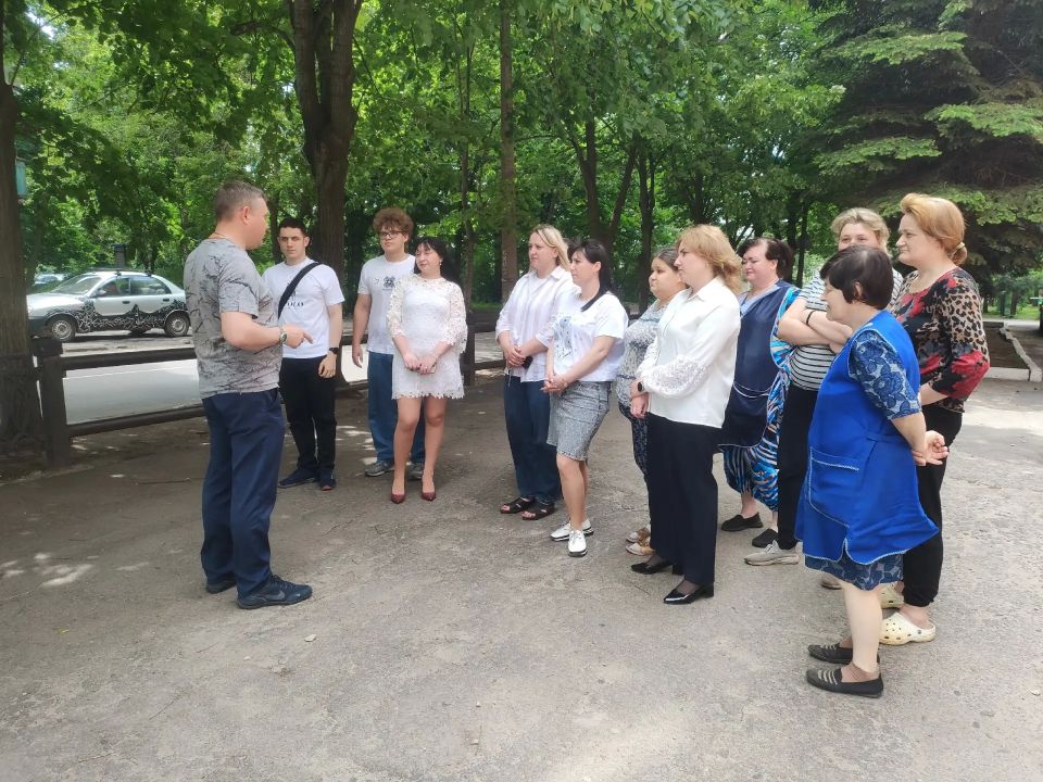 Сегодня, 20 мая, по поручению Главы ДНР Дениса Пушилина, первый заместитель руководителя Управы Кировского внутригородского района Администрации городского округа Макеевка Донецкой Народной Республики Андрей Коренев провел... Сегодня, 20 мая, по поручению Главы ДНР Дениса Пушилина, первый заместитель руководителя Управы Кировского внутригородского района Администрации городского округа Макеевка Донецкой Народной Республики Андрей Коренев провел...