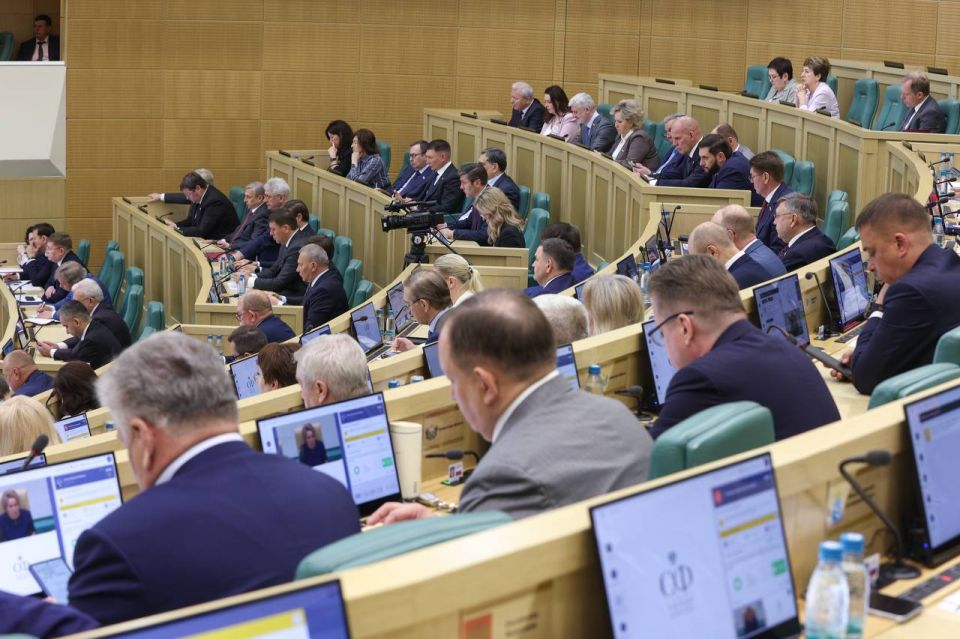 Александр Волошин: #пленарноезаседание_СФ. Сегодня в Совете Федерации прошло 613-е пленарное заседание под председательством Валентины Ивановны Матвиенко Александр Волошин: #пленарноезаседание_СФ. Сегодня в Совете Федерации прошло 613-е пленарное заседание под председательством Валентины Ивановны Матвиенко