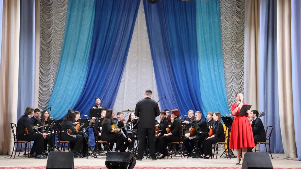 Молодежный оркестр народных инструментов Донецкой филармонии под управлением Александра Малиновского выступил в Муниципальном бюджетном учреждении «Городской дворец культуры им. В. Г. Кирсановой», Дворец культуры «ЯКХЗ», в...
