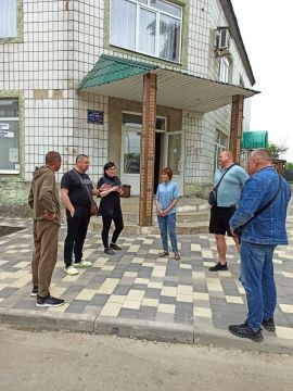 Депутат Амвросиевского муниципального совета Андрей Лащенко провел встречу с жителями улицы Ленина