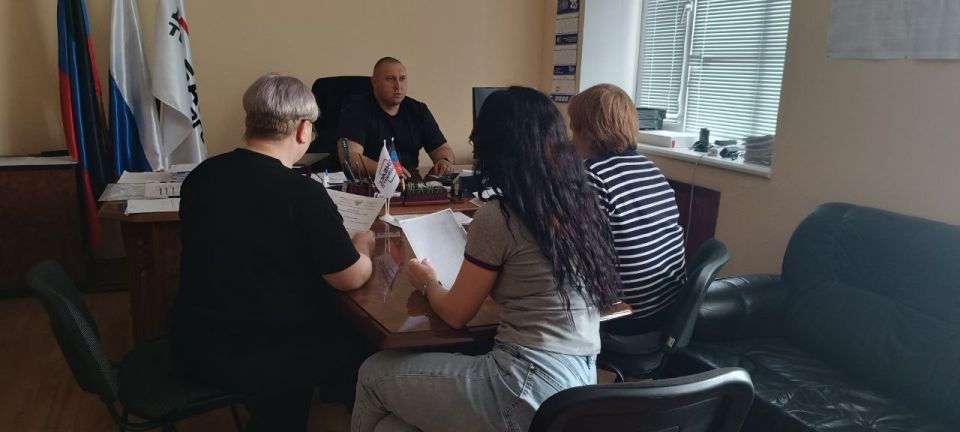 Провел встречу с населением