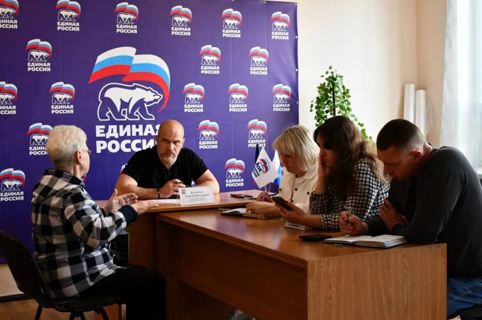 19 мая, в общественной приемной Всероссийской политической партии "Единой России" в г.Дебальцево состоялся личный прием граждан главы муниципального образования городского округа Дебальцево, секретаря местного отделения... 19 мая, в общественной приемной Всероссийской политической партии "Единой России" в г.Дебальцево состоялся личный прием граждан главы муниципального образования городского округа Дебальцево, секретаря местного отделения...