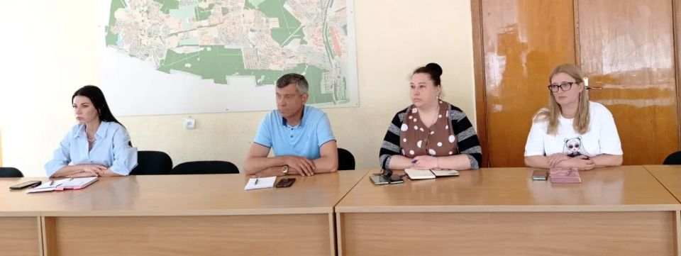 Наталья Бегуненко: Сегодня, 20 мая, руководитель Управы Петровского внутригородского района Администрации г.о. Донецк Бегуненко Наталья Ивановна провела еженедельное аппаратное совещание Наталья Бегуненко: Сегодня, 20 мая, руководитель Управы Петровского внутригородского района Администрации г.о. Донецк Бегуненко Наталья Ивановна провела еженедельное аппаратное совещание