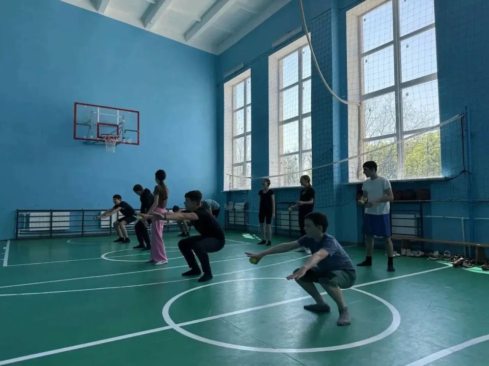 Анадольские школьники под руководством тренера из Губкинского выполнили упражнения для профилактики деформации стопы Анадольские школьники под руководством тренера из Губкинского выполнили упражнения для профилактики деформации стопы
