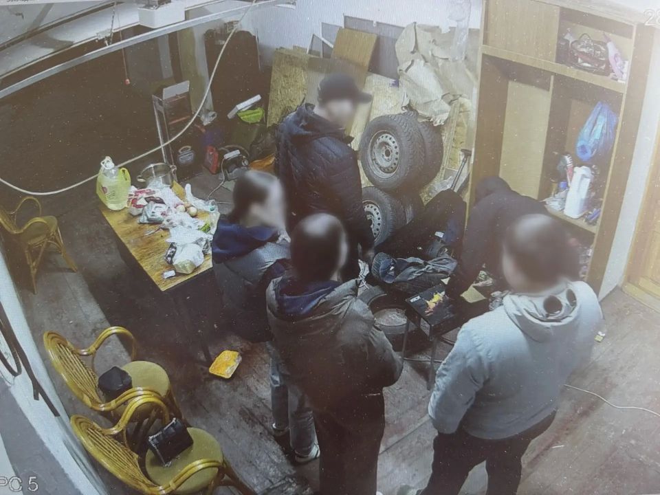 Полицейские задержали грабителей в Торезе