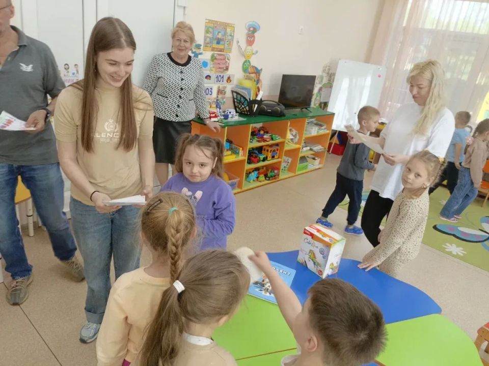 К мариупольским малышам приехали гости из Москвы К мариупольским малышам приехали гости из Москвы
